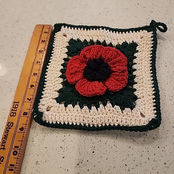 Vintage 60s Triple Layer Crocheted Red Flower Kitchen Hot Pad Trivet 8" - Picture 2 of 3